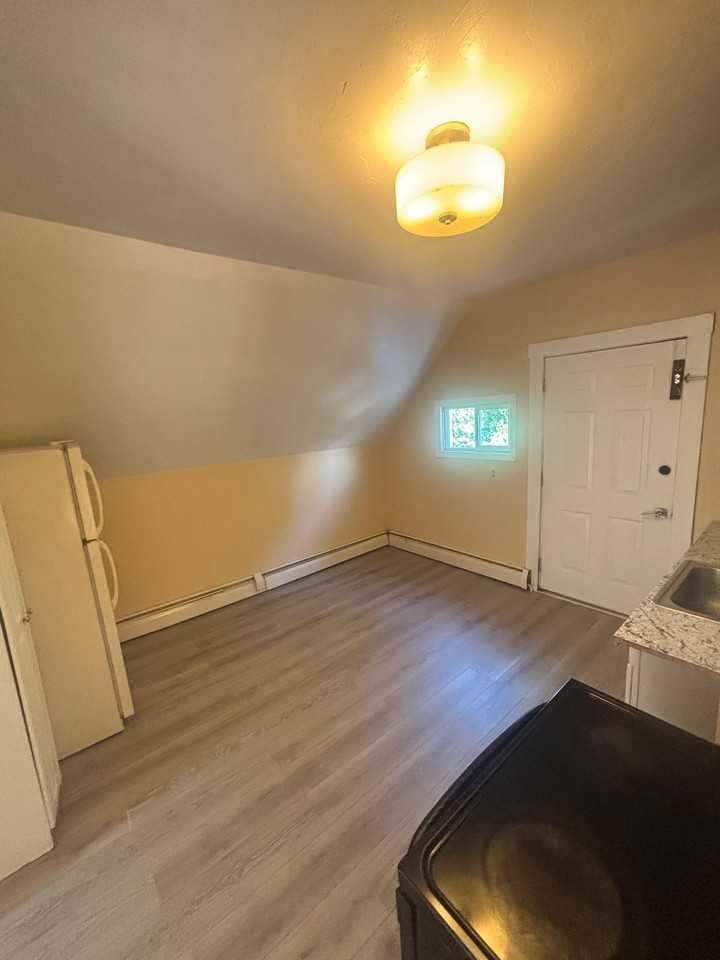 97 Townsend St - Photo 6 of 11