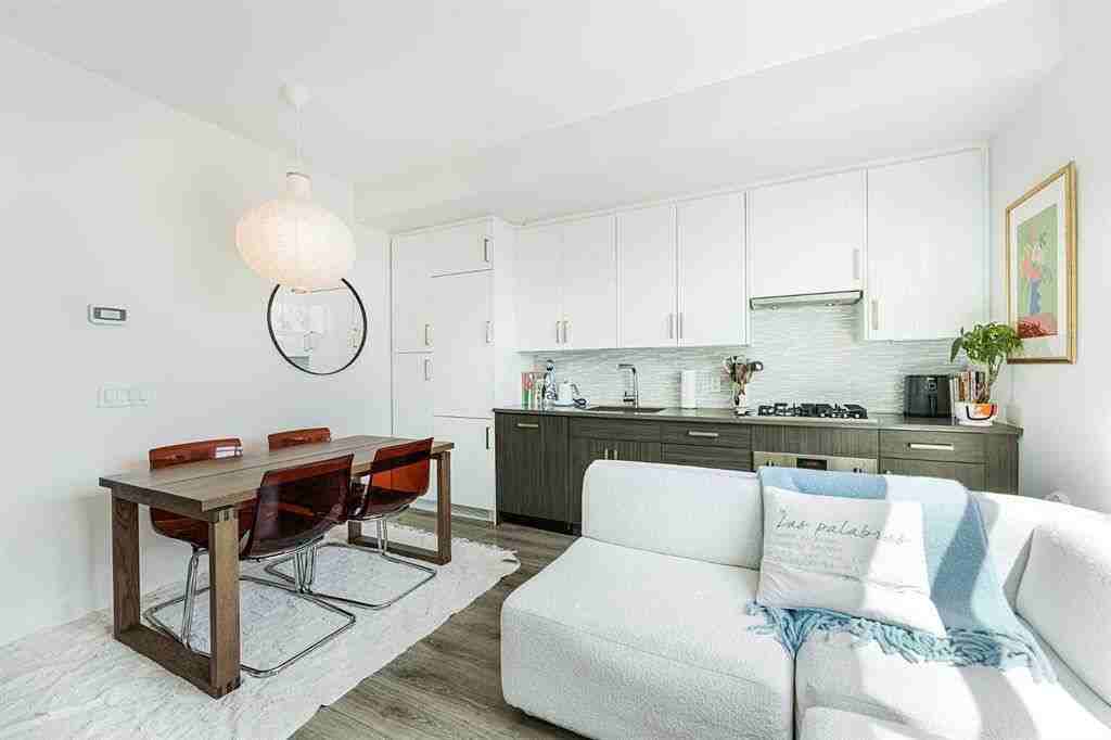 515 - 515 4 Ave Ne - Photo 5 of 30