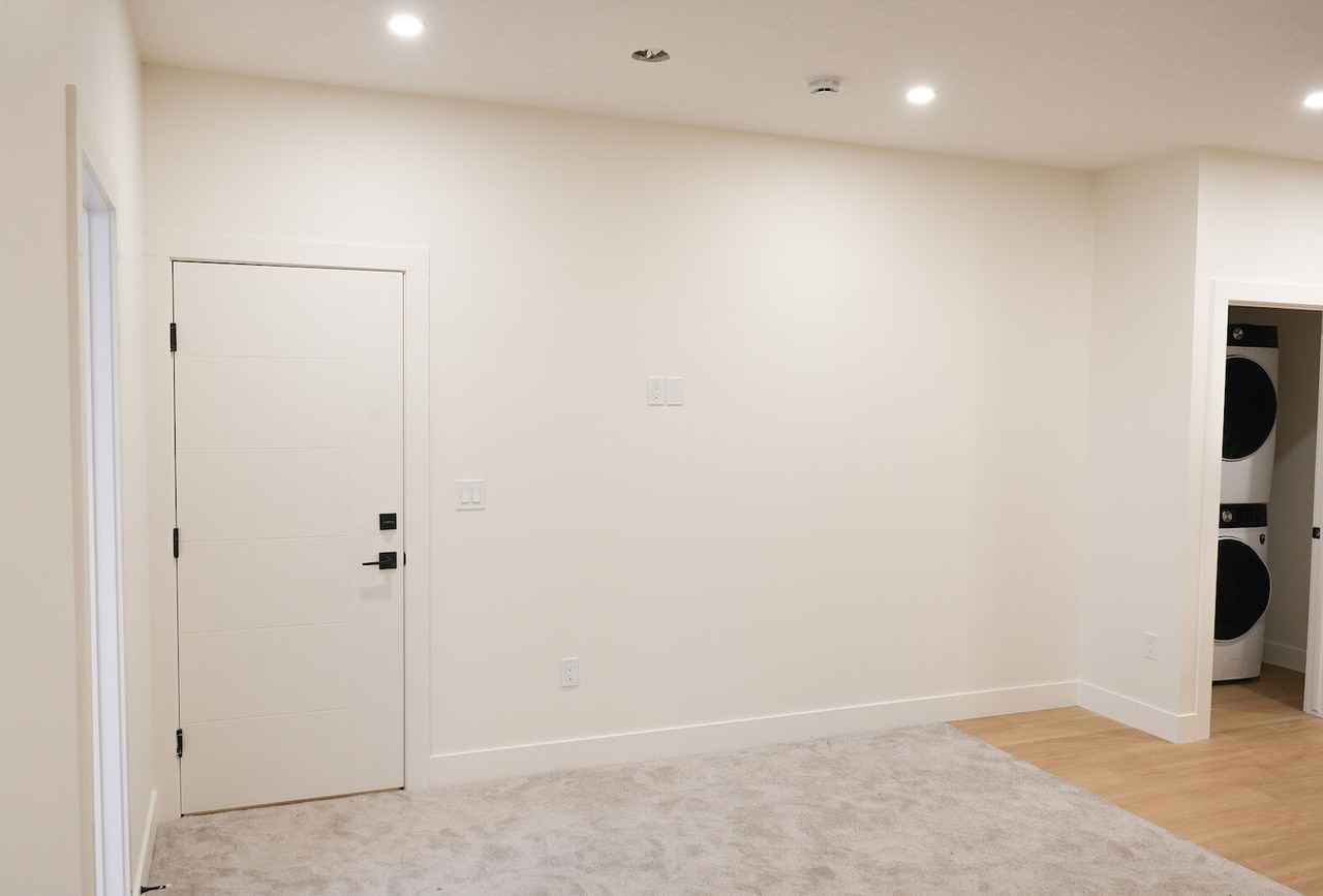 242 19 Ave Ne - Photo 4 of 40