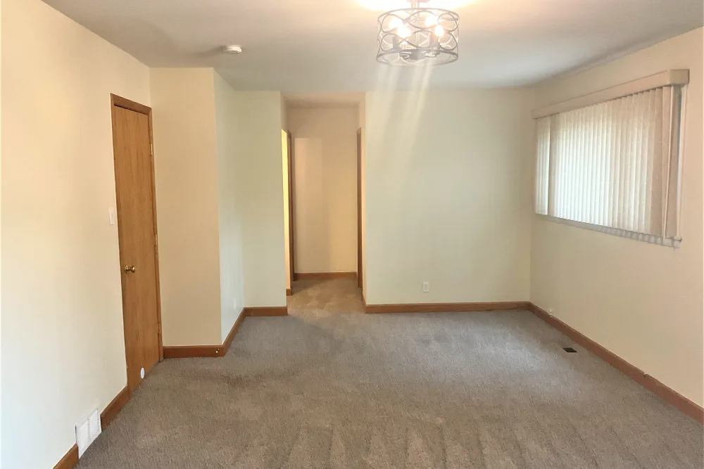 348 Huntington Way #NA - Photo 2 of 7