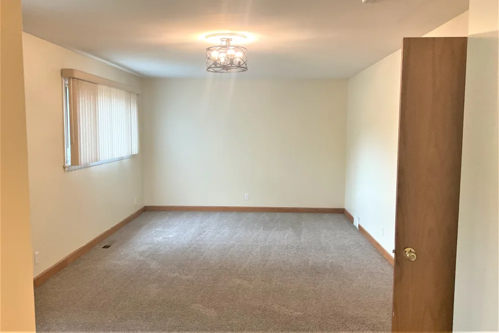 348 Huntington Way #NA - Photo 3 of 7