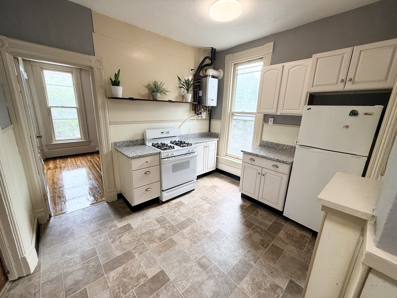 625 Niagara St #3 - Photo 3 of 12