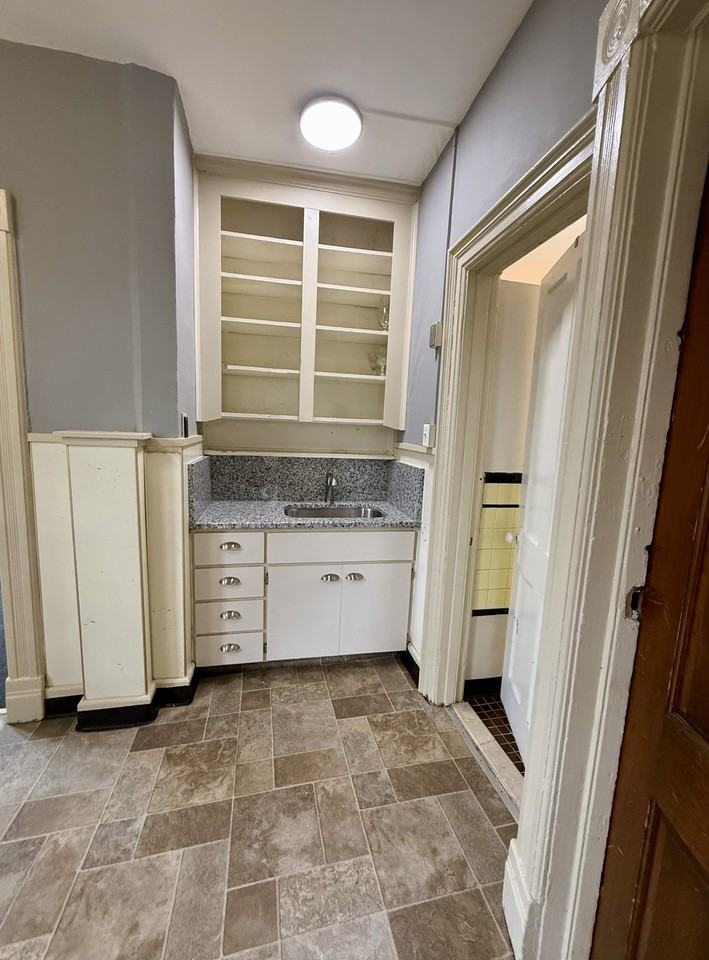 625 Niagara St #3 - Photo 4 of 12