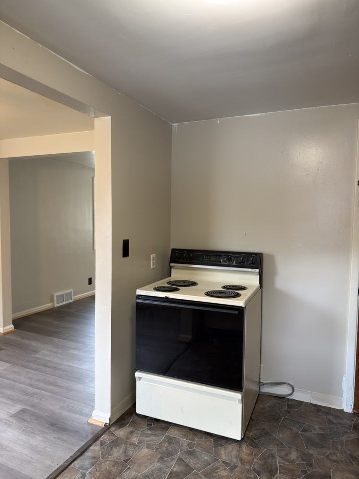 604 Poplar Ave Nw #604 - Photo 7 of 11