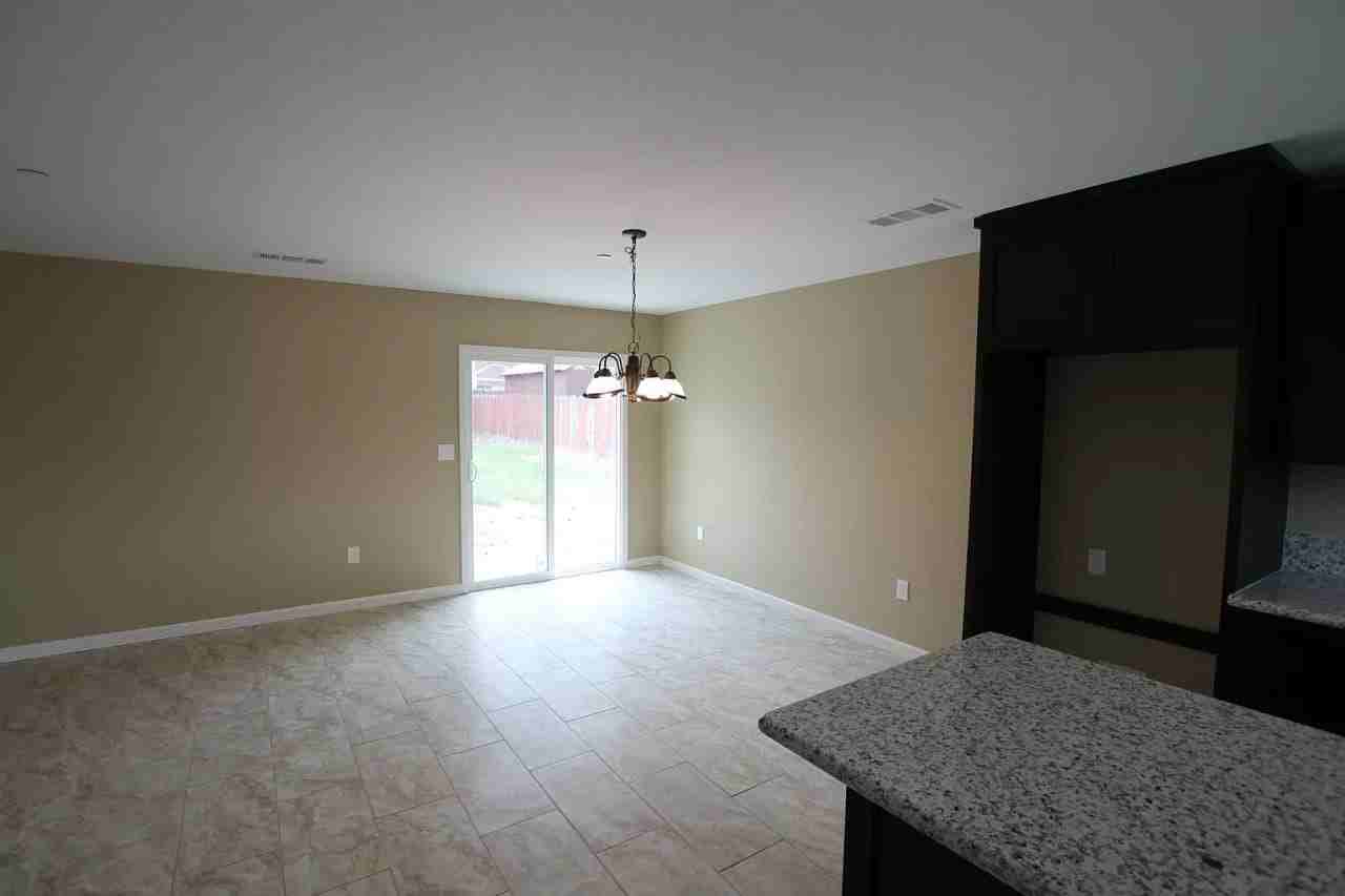 909 Gladys Way #NA - Photo 3 of 7