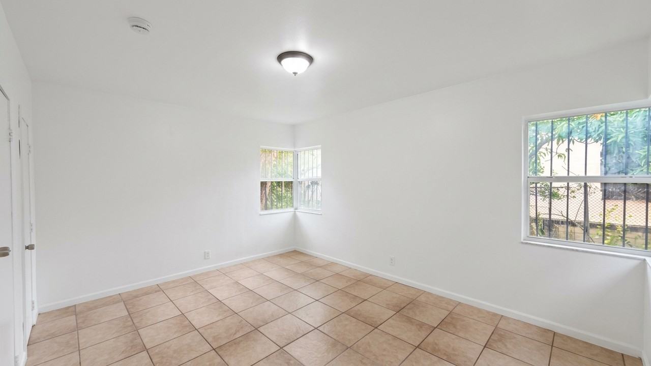 7530 Ne 3rd Ave #2 - Photo 4 of 5