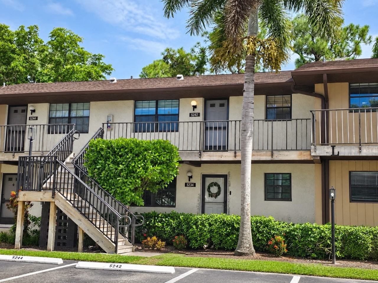 5242 Treetops Dr #L203 - Photo 4 of 31