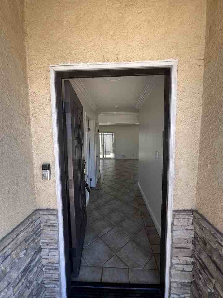 526 S Valley Center Ave #NA - Photo 2 of 24