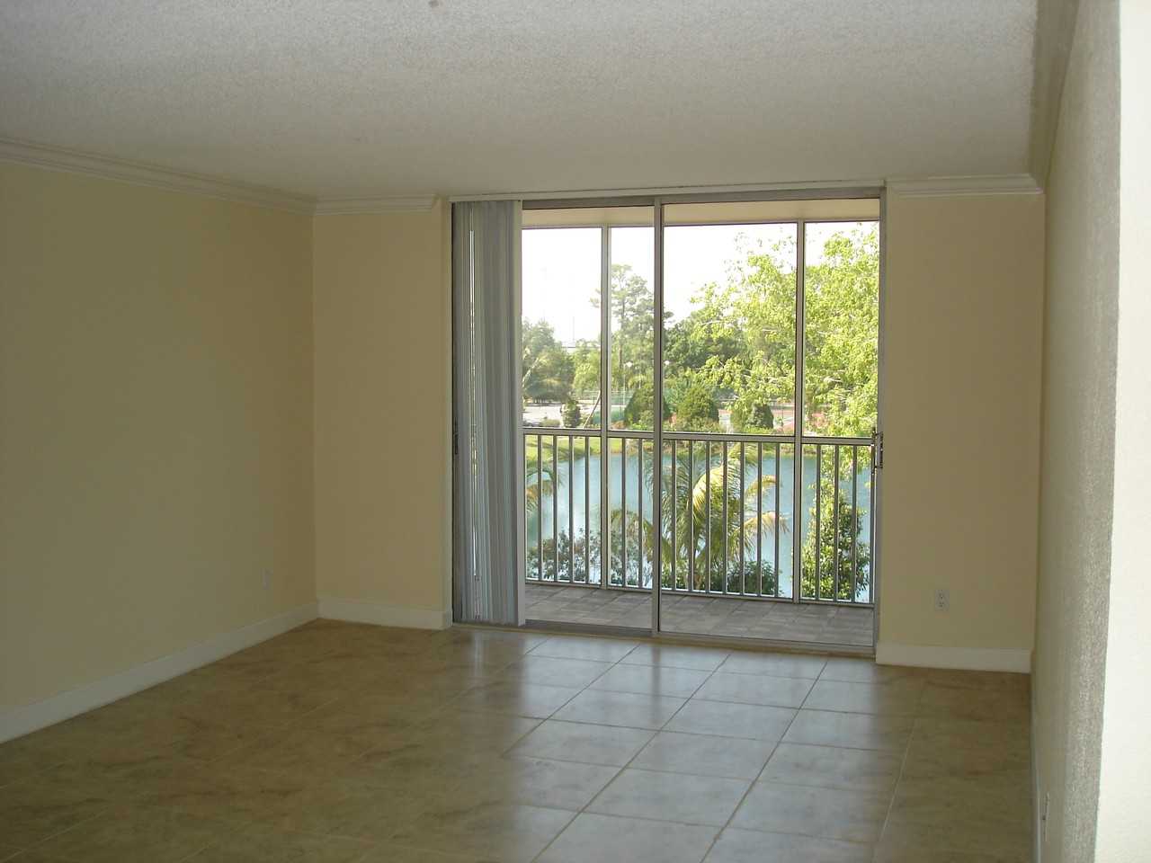 2700 Coconut Bay Ln #3I - Photo 2 of 8
