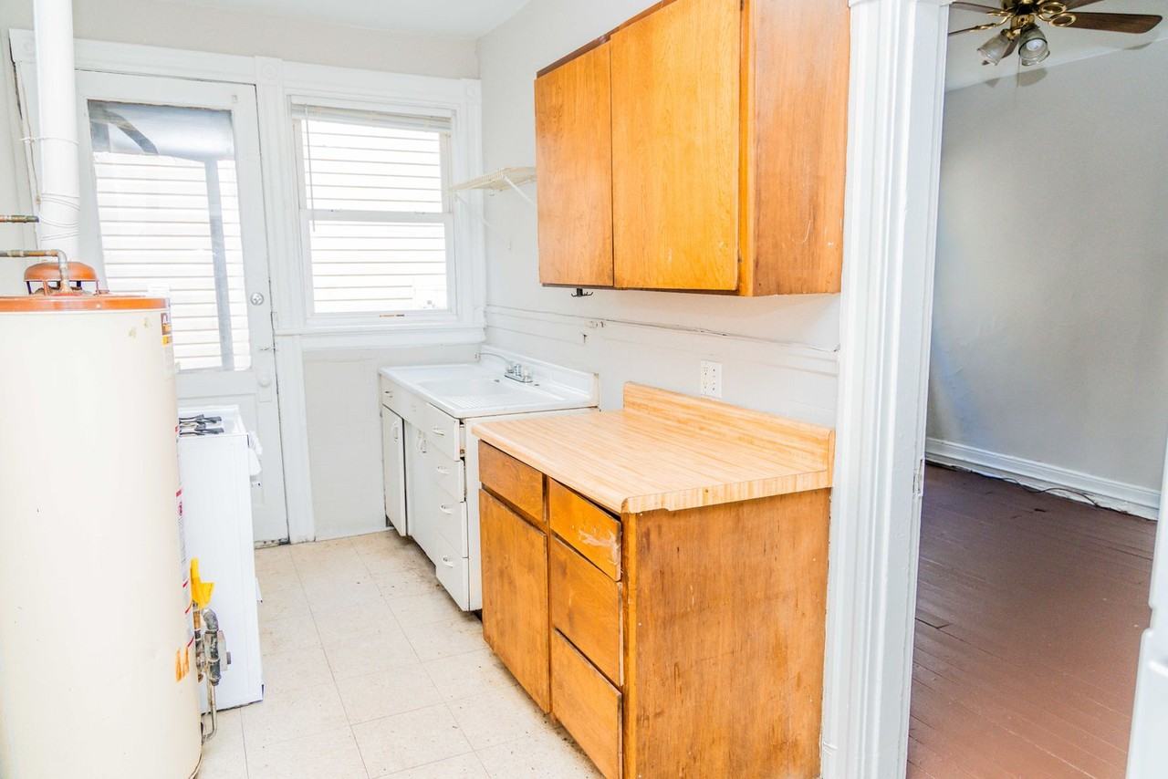 20 S Plum St - Photo 3 of 11