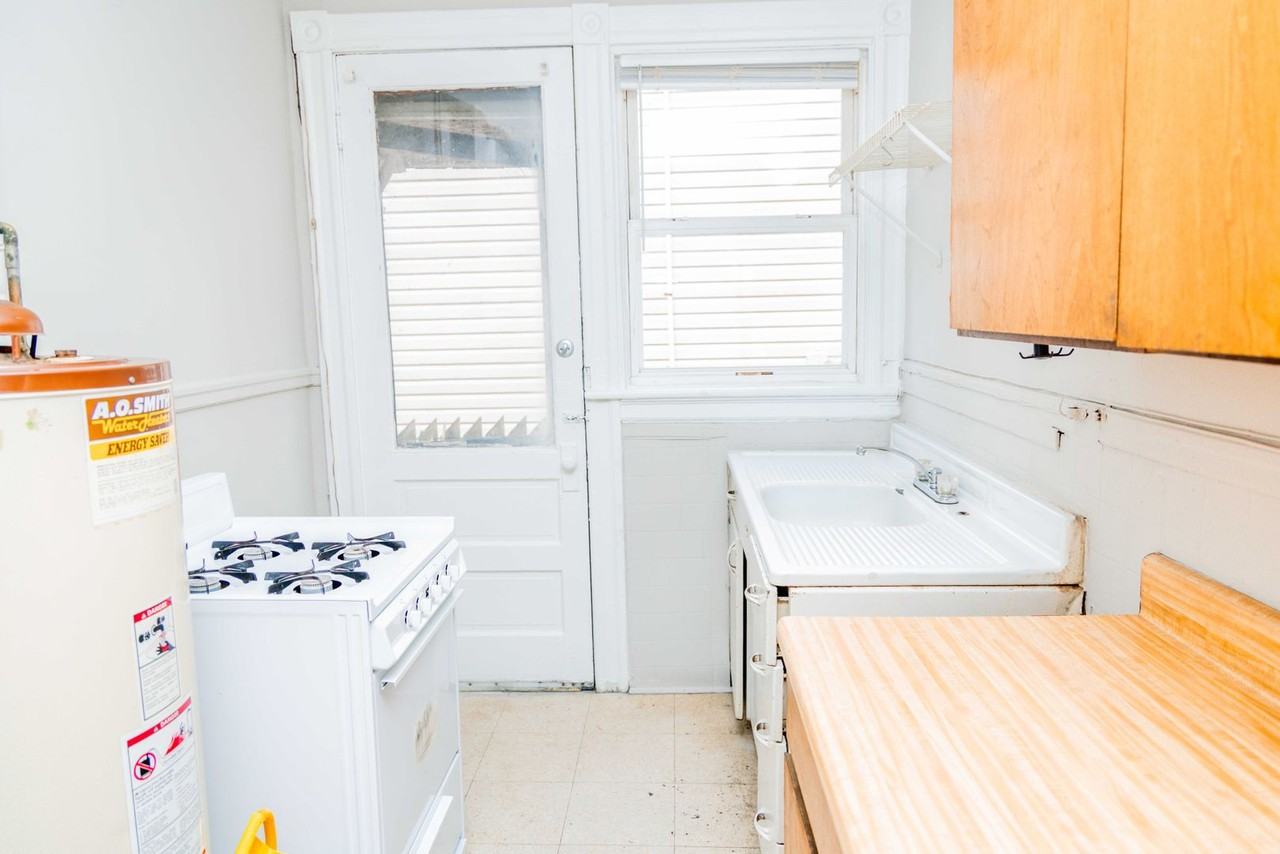 20 S Plum St - Photo 4 of 11