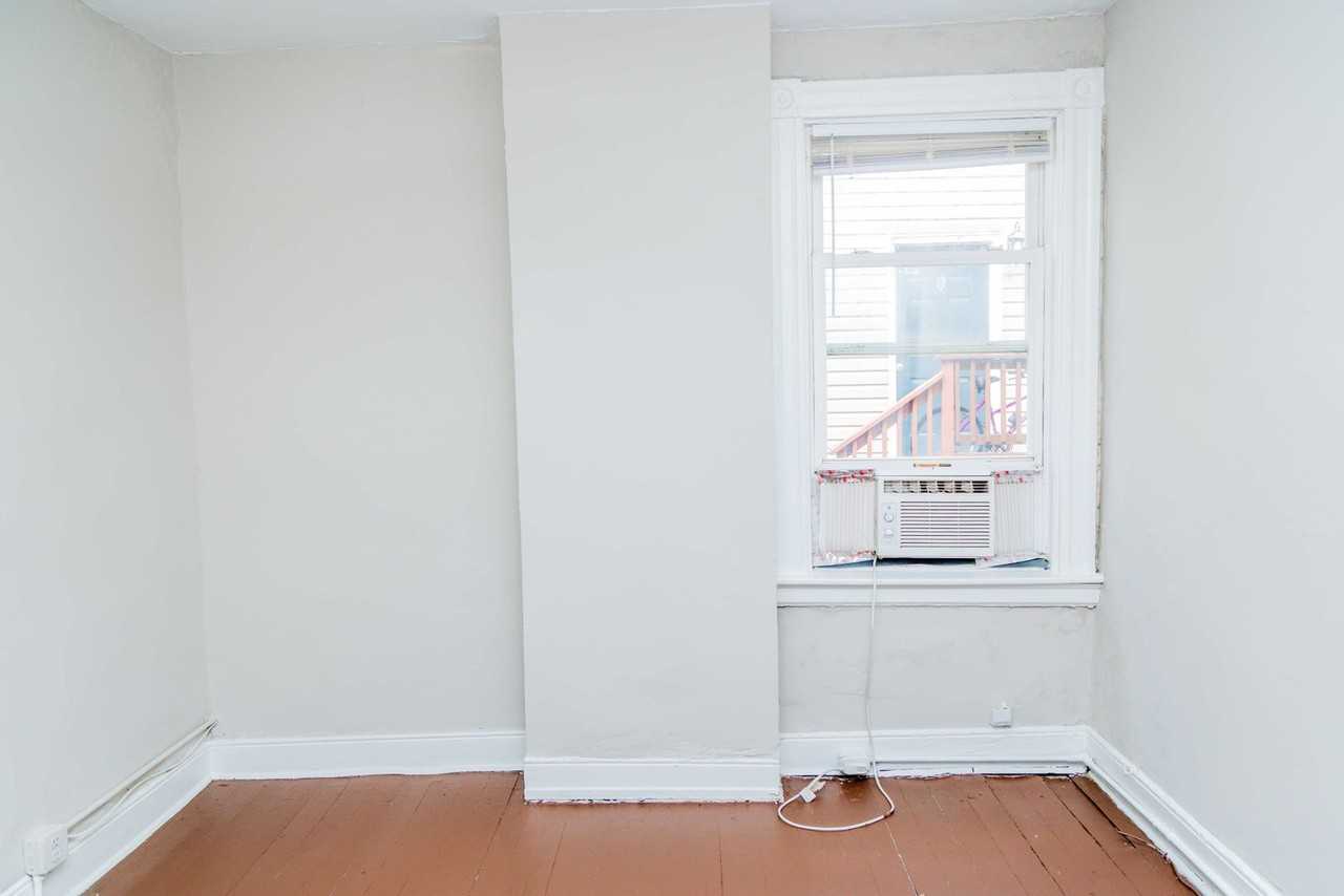 20 S Plum St - Photo 6 of 11