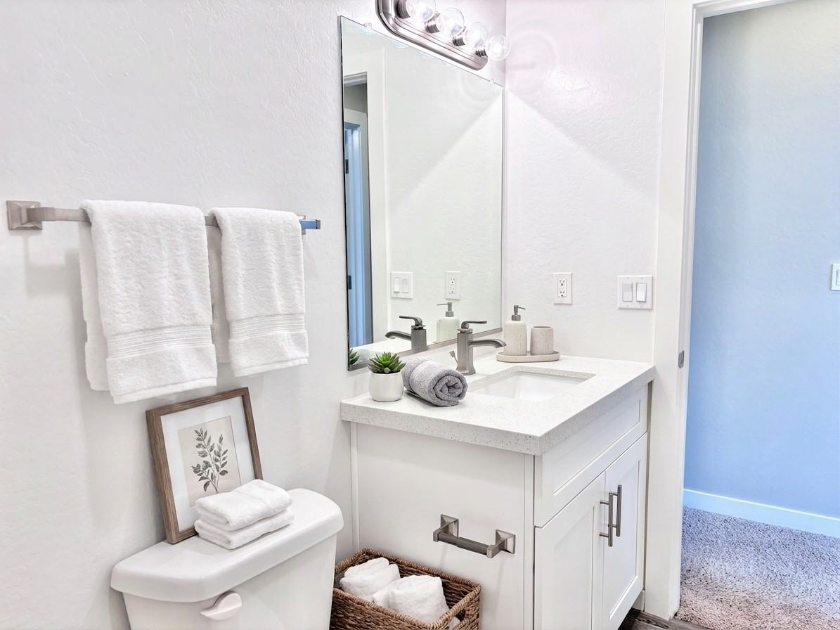 3000 N 37th St #8 - Photo 4 of 35