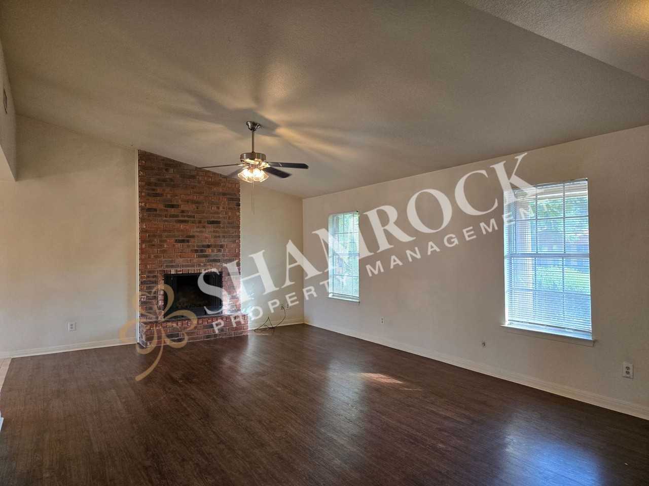 317 Texas Ave - Photo 4 of 19