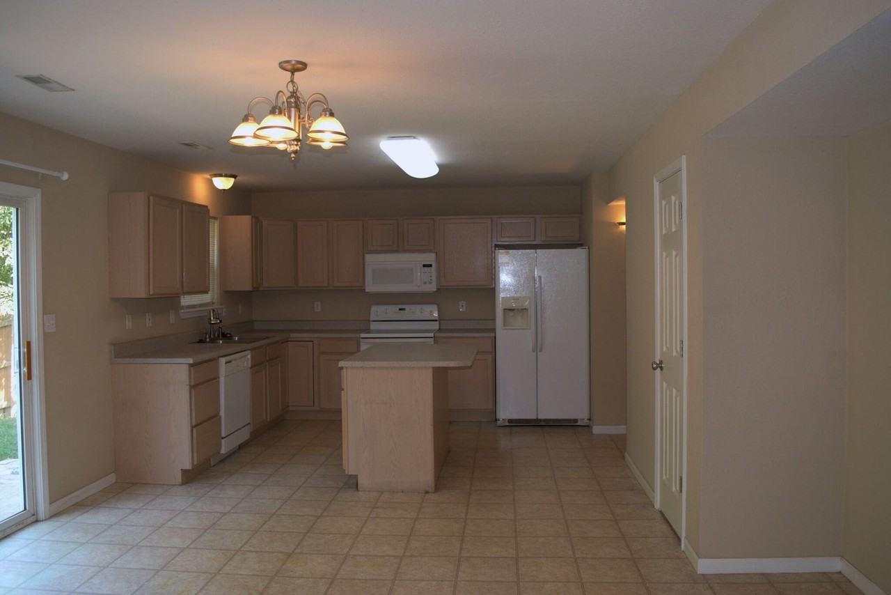 101 Amazon Dr - Photo 7 of 23
