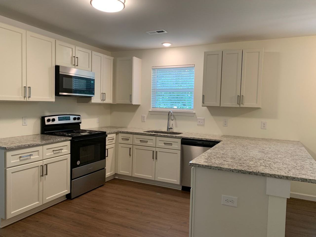 109 Avondale Ave - Photo 6 of 20