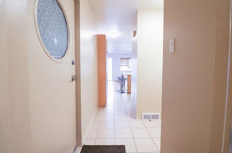 221 Clarence St - Photo 3 of 19