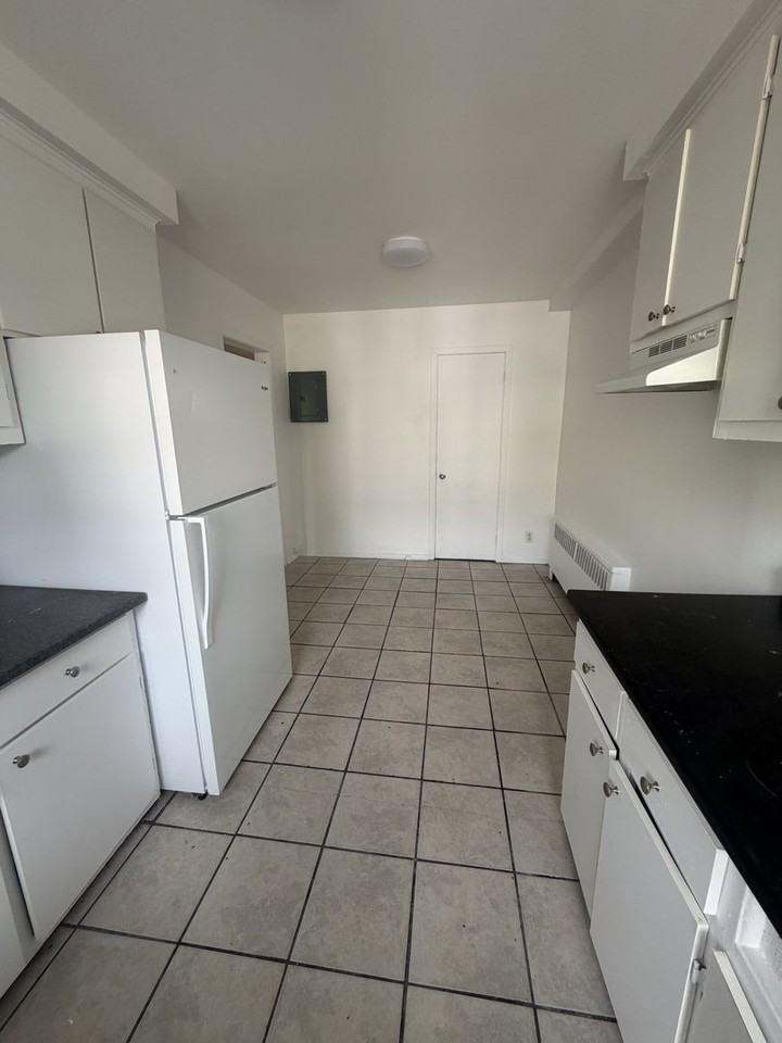 496 Av Delmar - Photo 2 of 10