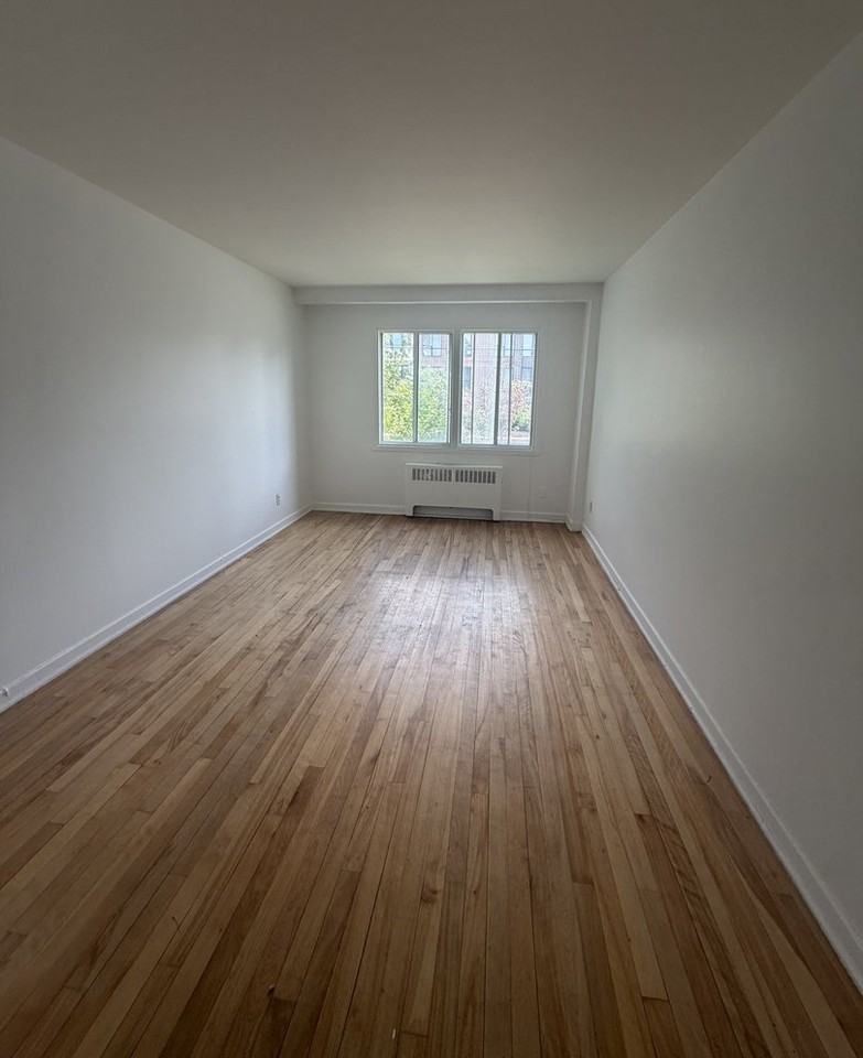 496 Av Delmar - Photo 3 of 10