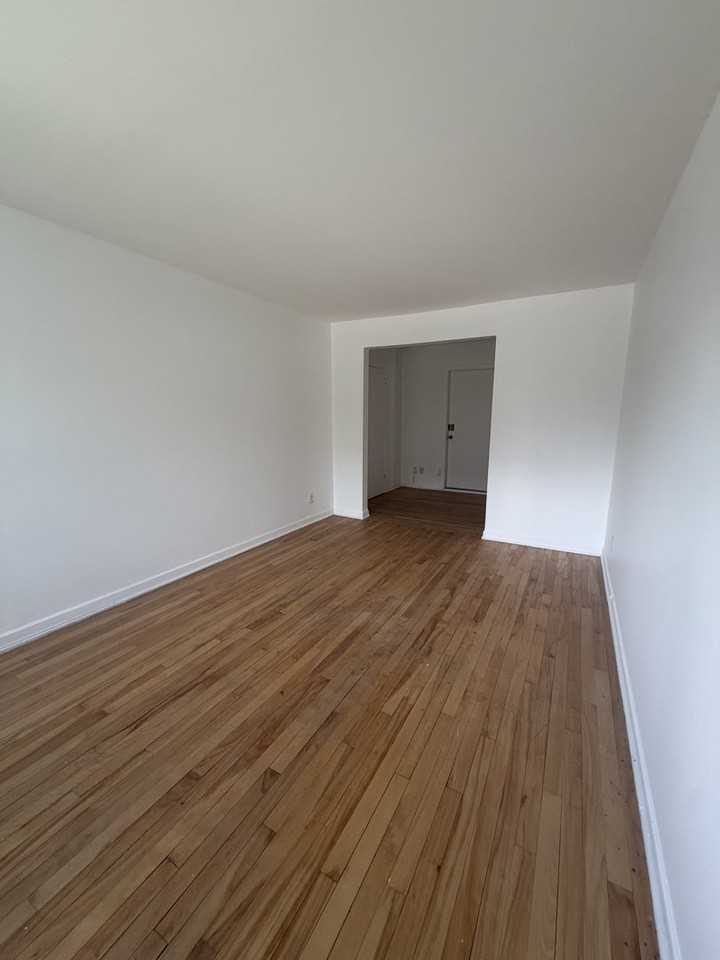 496 Av Delmar - Photo 4 of 10