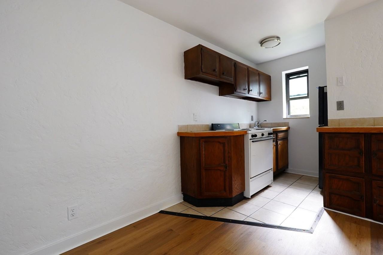 330 Greenlee Road - Photo 5 of 17