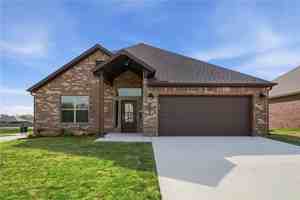 featured image of 2300 N Presley St