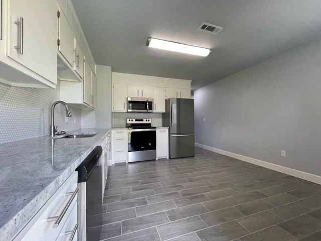 1103 S 26th St - Photo 5 of 14