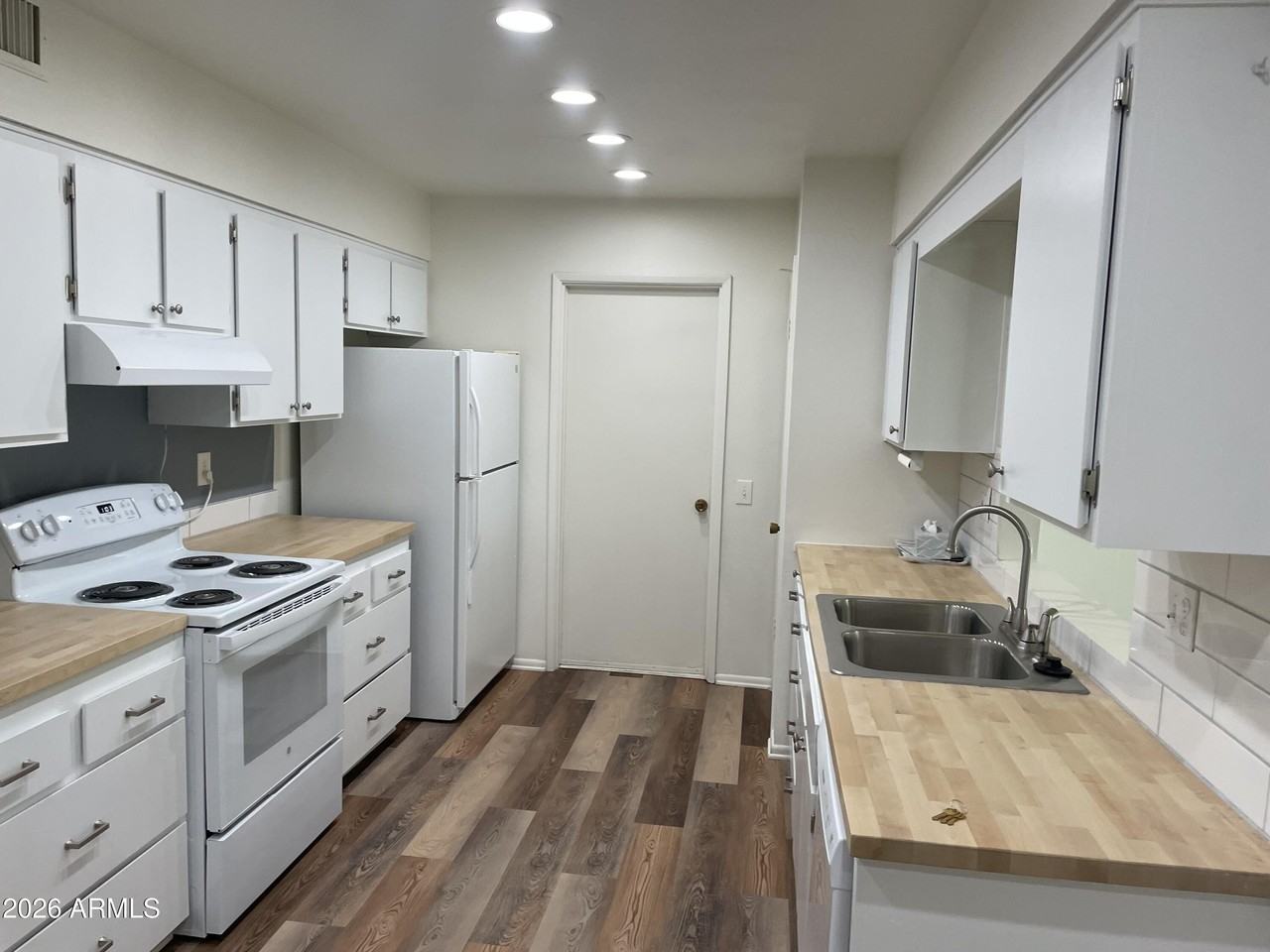 9504 W Hidden Valley Cir - Photo 5 of 17