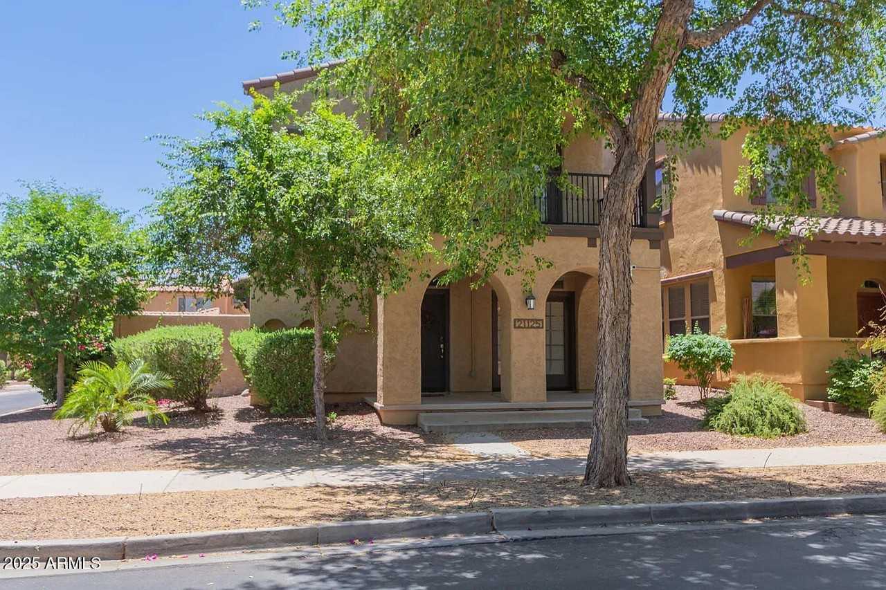 21125 W Elm Way - Photo 3 of 34