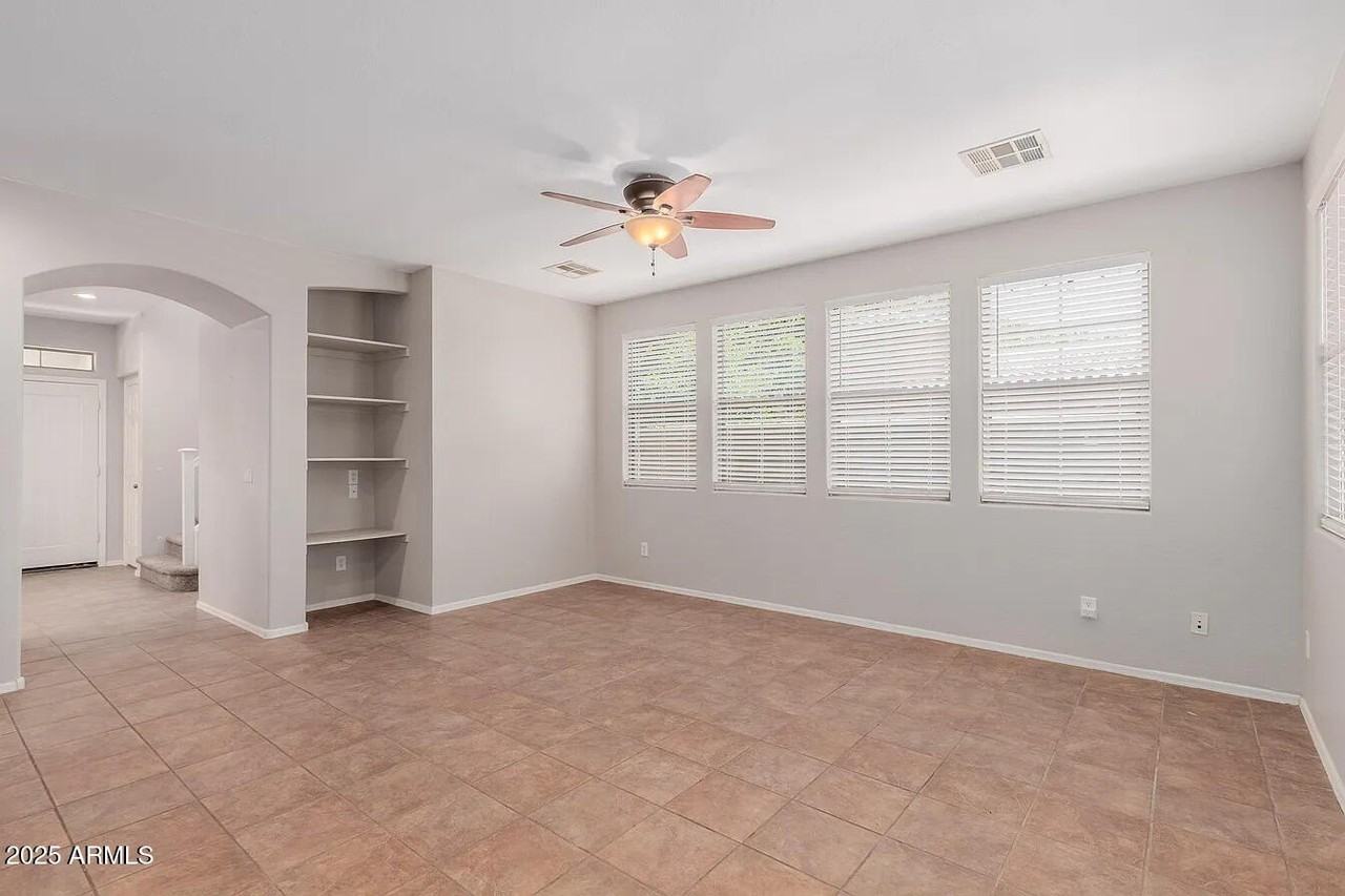 21125 W Elm Way - Photo 6 of 34