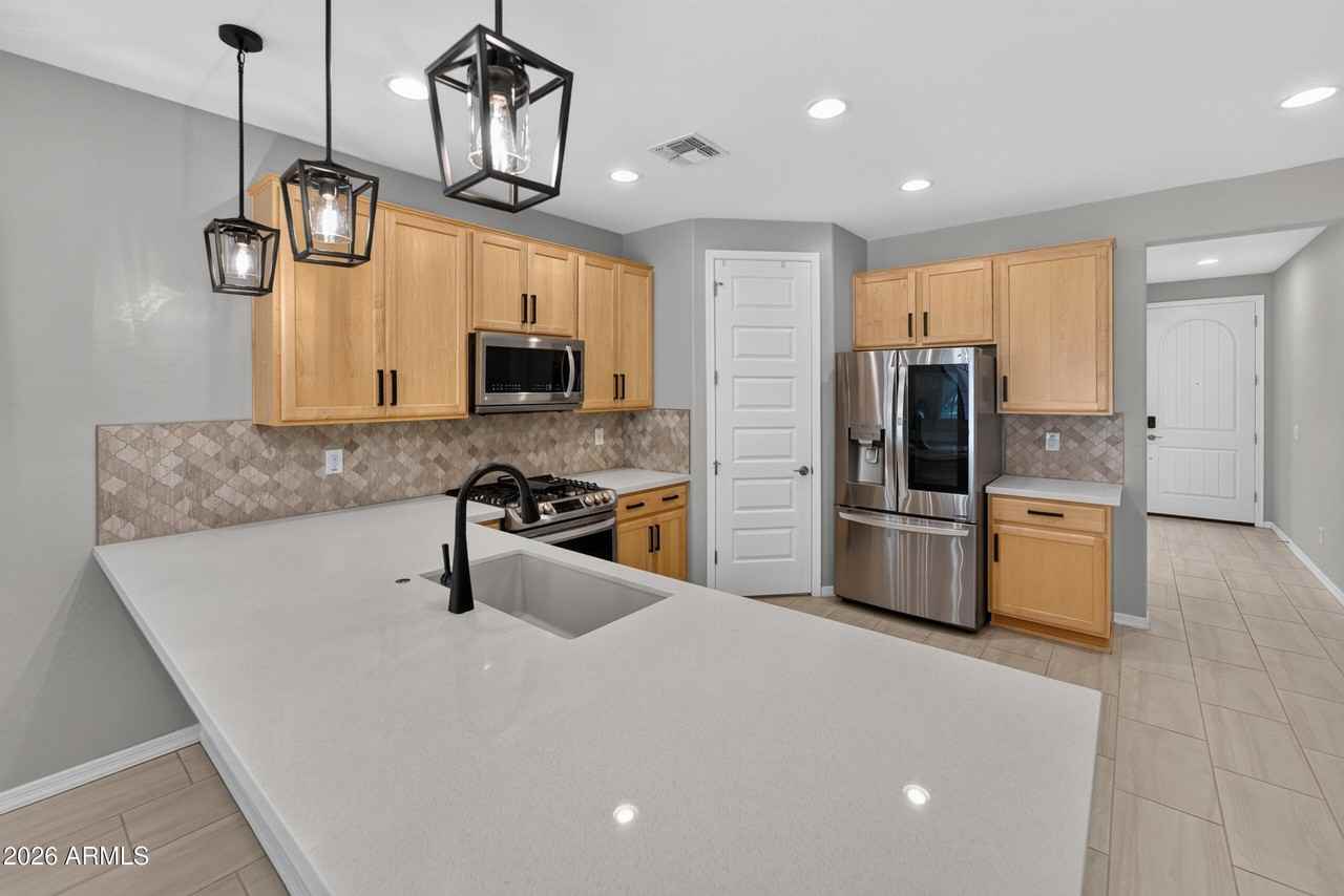 21812 S 204th St - Photo 4 of 34