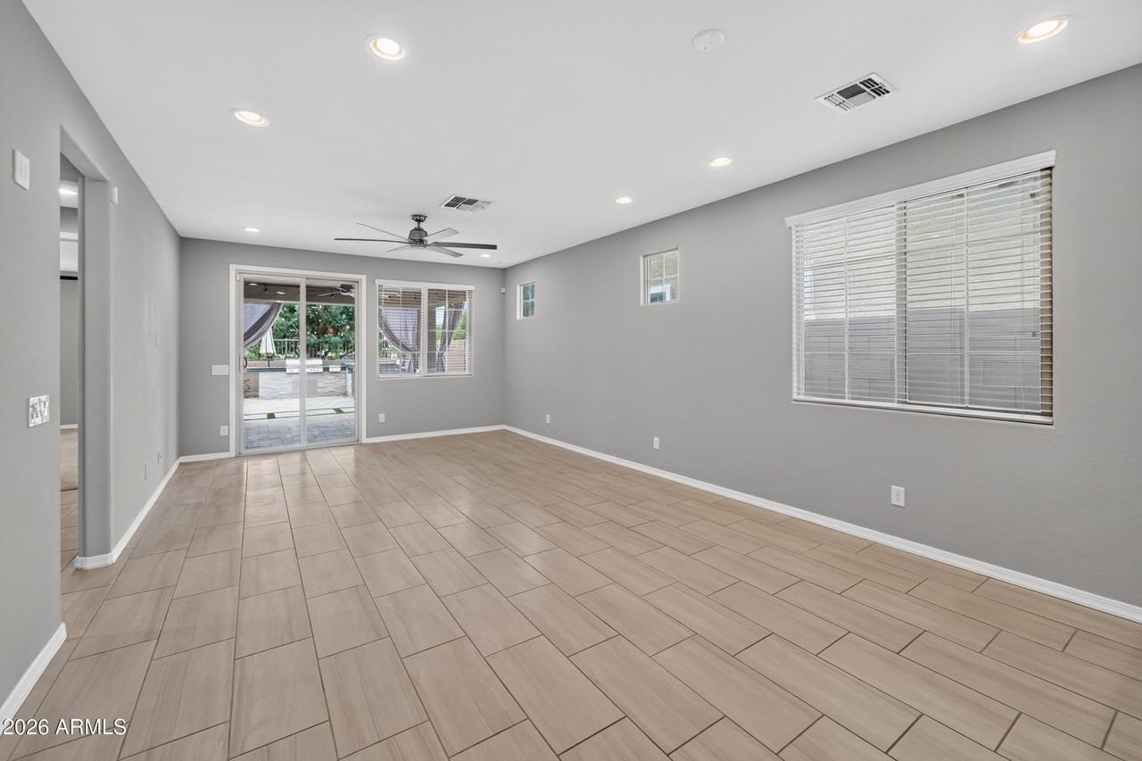 21812 S 204th St - Photo 6 of 34