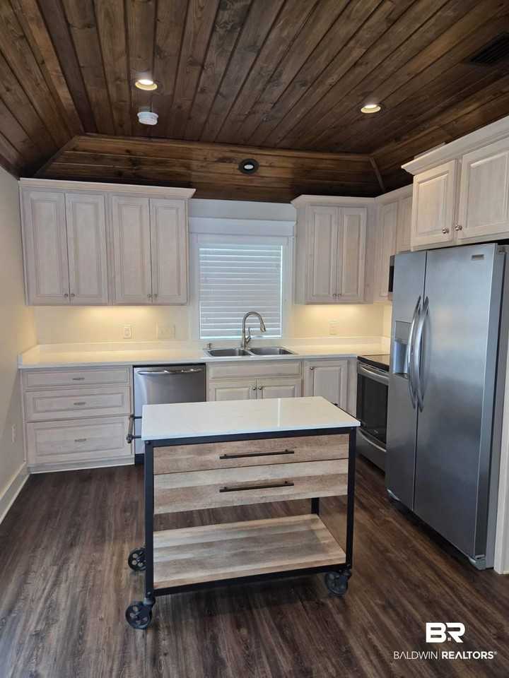 818C Manci Ave - Photo 2 of 7