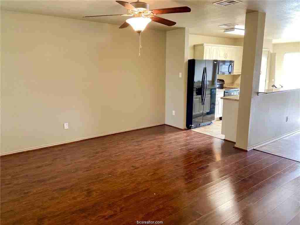 2646 Symphony Park Dr - Photo 2 of 15