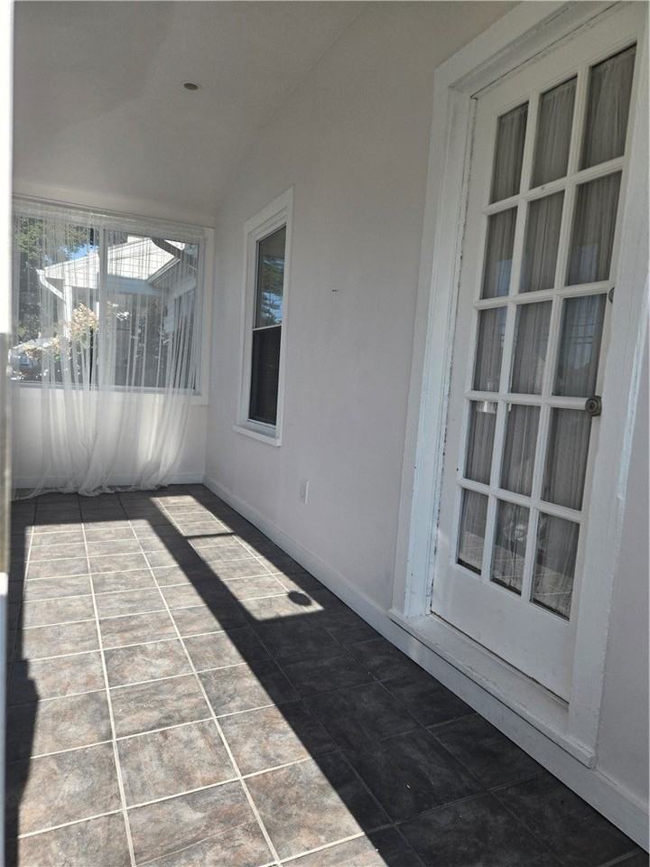 227 W Ivy St - Photo 2 of 25