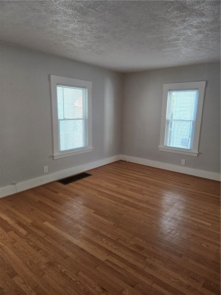 227 W Ivy St - Photo 3 of 25