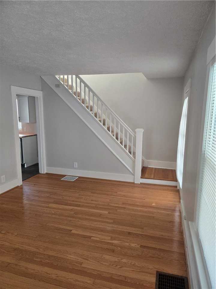 227 W Ivy St - Photo 4 of 25