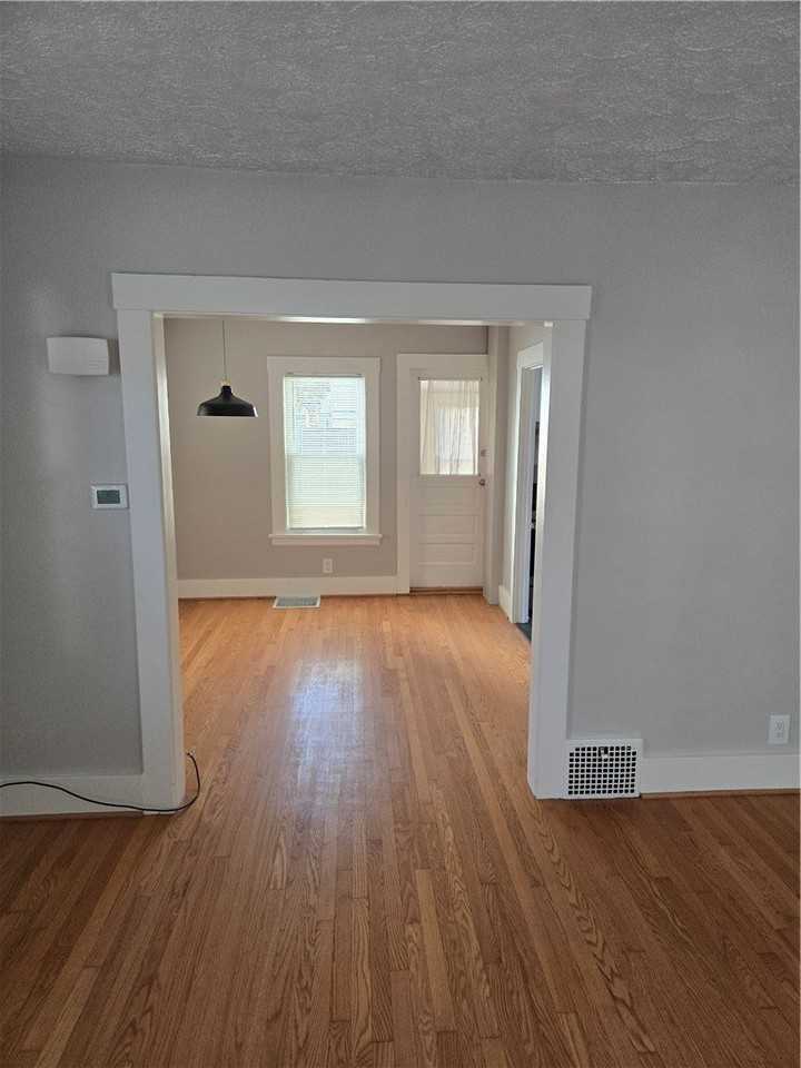 227 W Ivy St - Photo 5 of 25