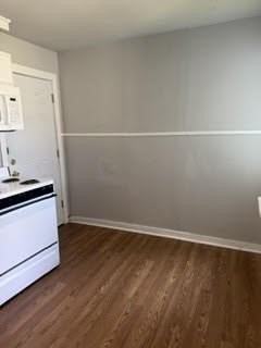 319 S Nueces St - Photo 3 of 10