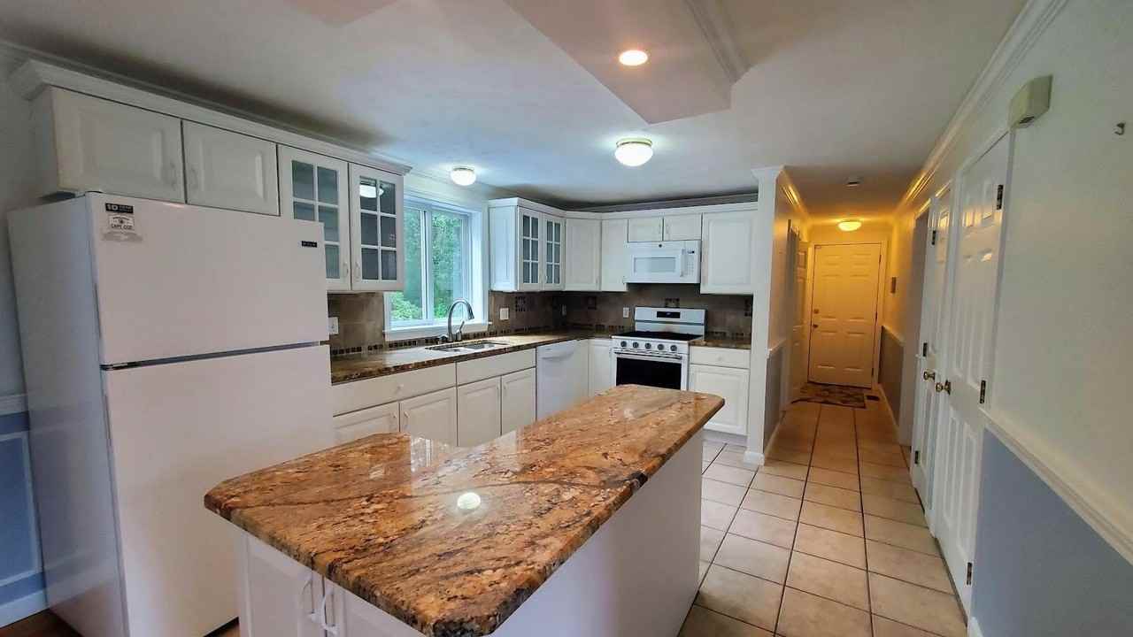 28 Quashnet Woods Dr - Photo 3 of 35