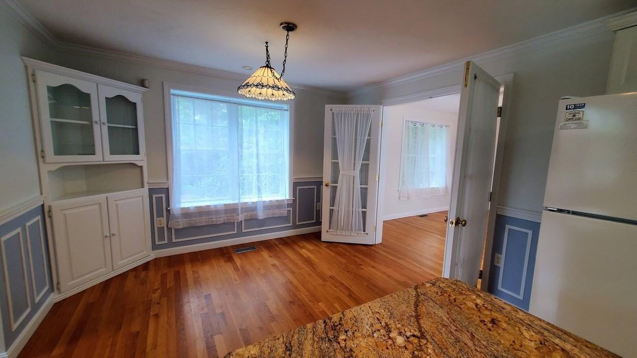 28 Quashnet Woods Dr - Photo 5 of 35