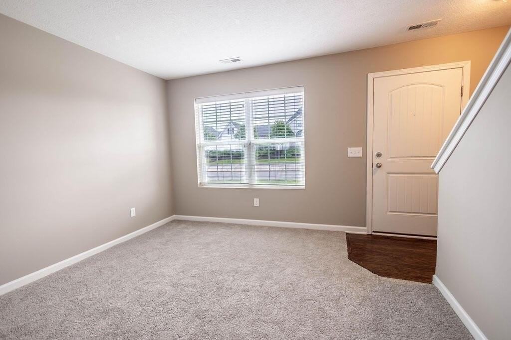 5750 Hayden Run Blvd - Photo 4 of 30