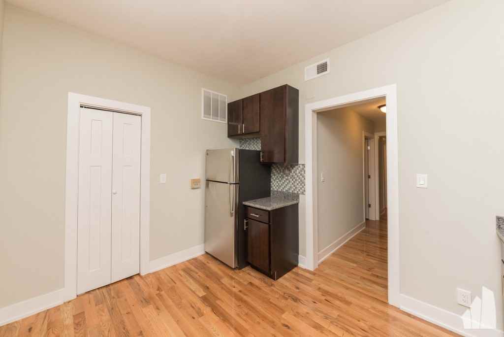627 W Oakdale Ave #629-2 - Photo 6 of 14