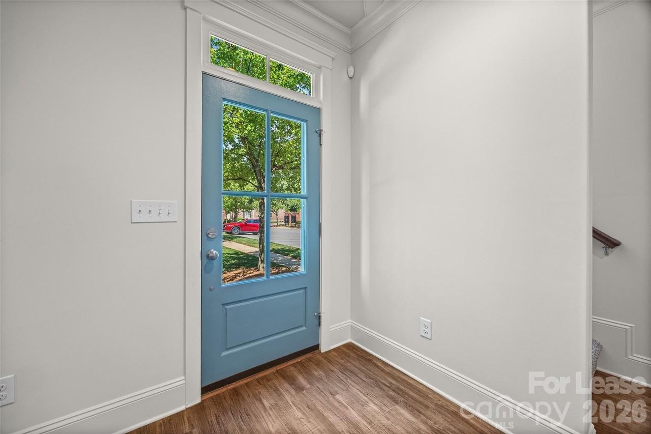706 Kingsley Way - Photo 3 of 39