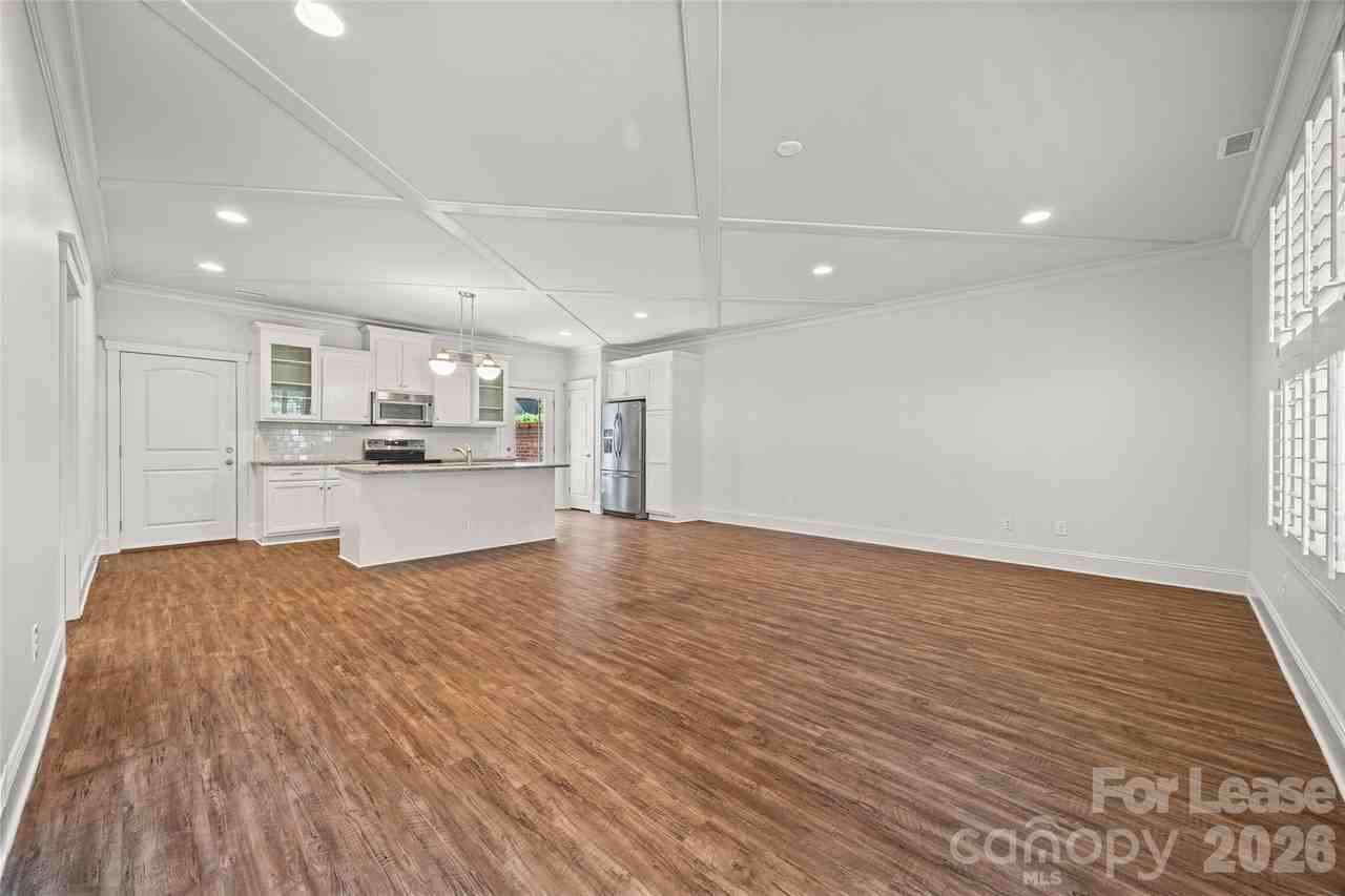 706 Kingsley Way - Photo 4 of 39