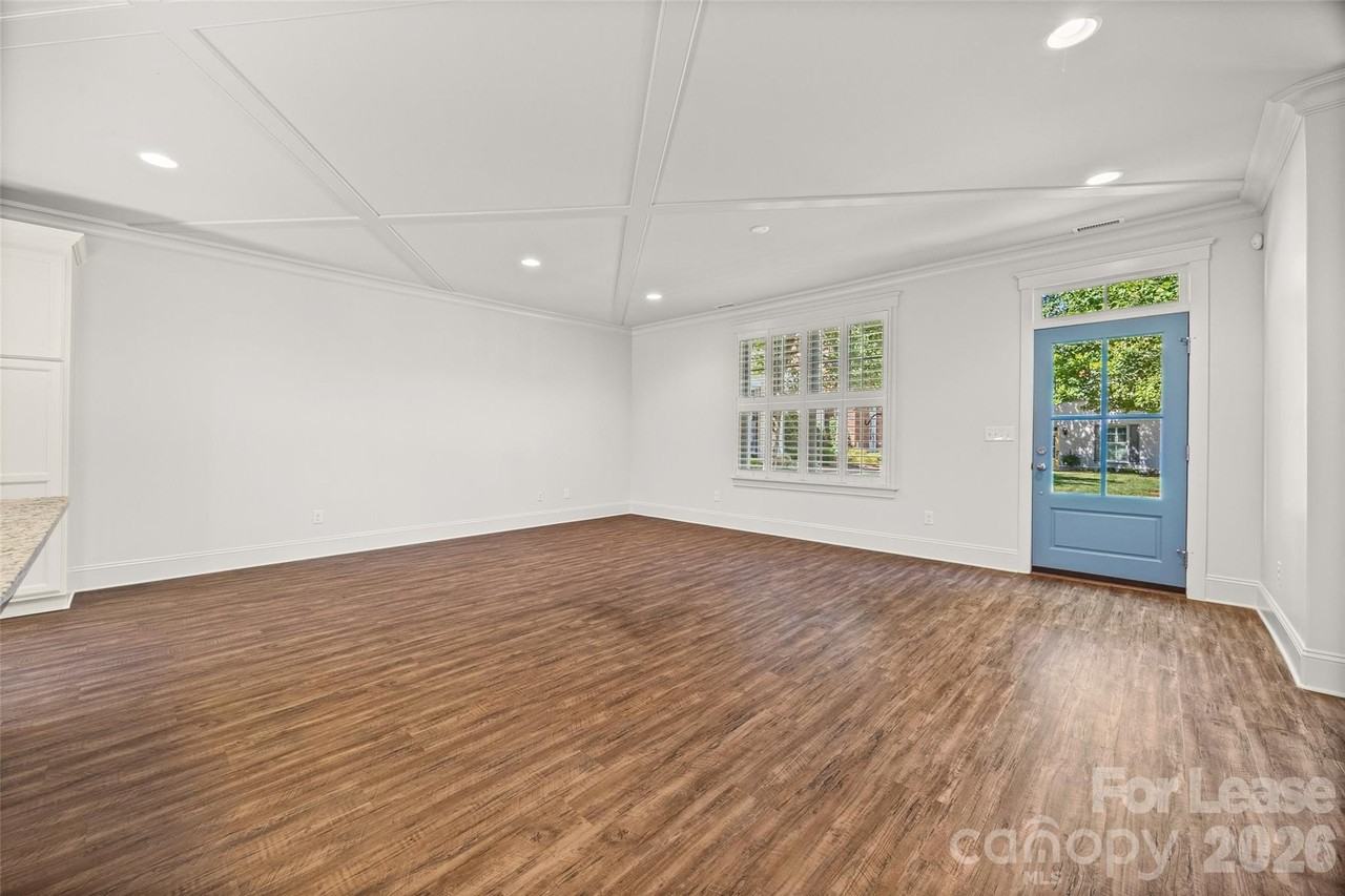 706 Kingsley Way - Photo 5 of 39