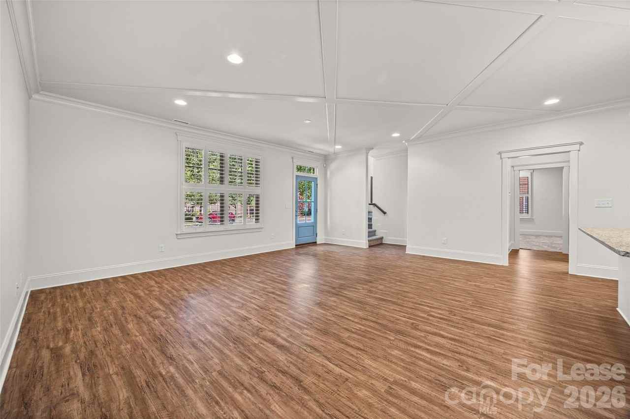 706 Kingsley Way - Photo 6 of 39