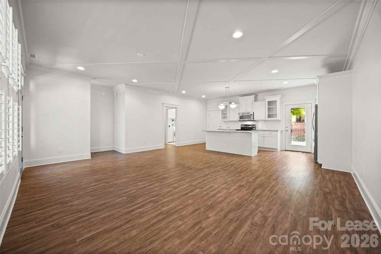 706 Kingsley Way - Photo 7 of 39