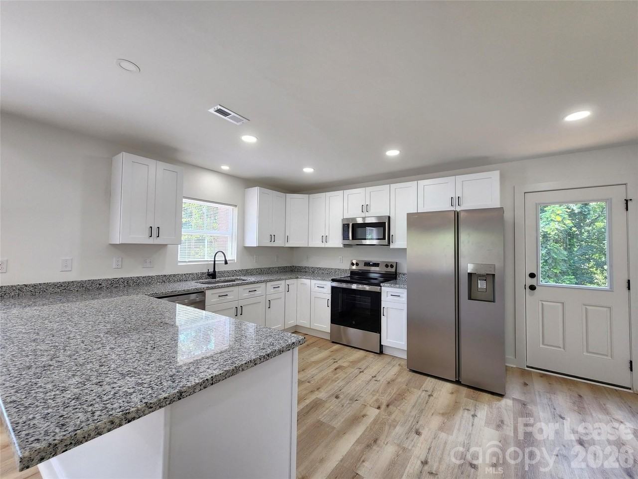 310 Pope St - Photo 4 of 15