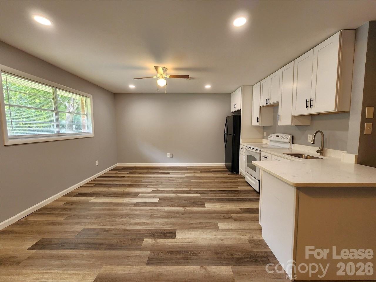 210 N Salisbury Ave - Photo 4 of 16